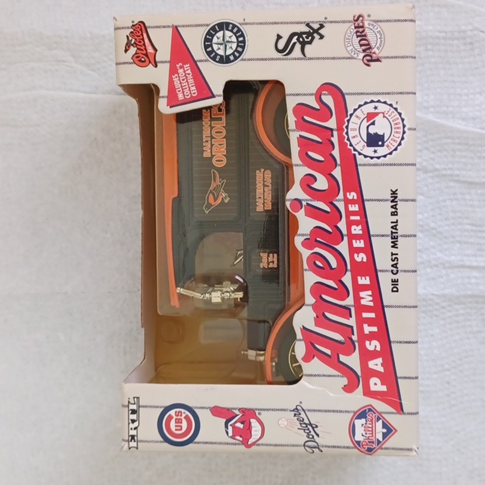 NIB 1994 ERTL #B353, (B350-10E0) 1254 AMERICAN ORIOLES DIE CAST METAL BANK